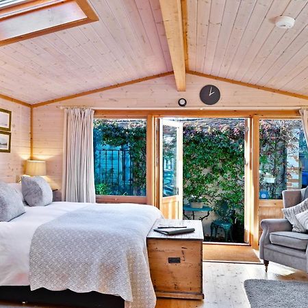 The Lodge - Luxury Lodge With Super King Size Bed, Kitchen & Shower Room Hurstpierpoint 외부 사진