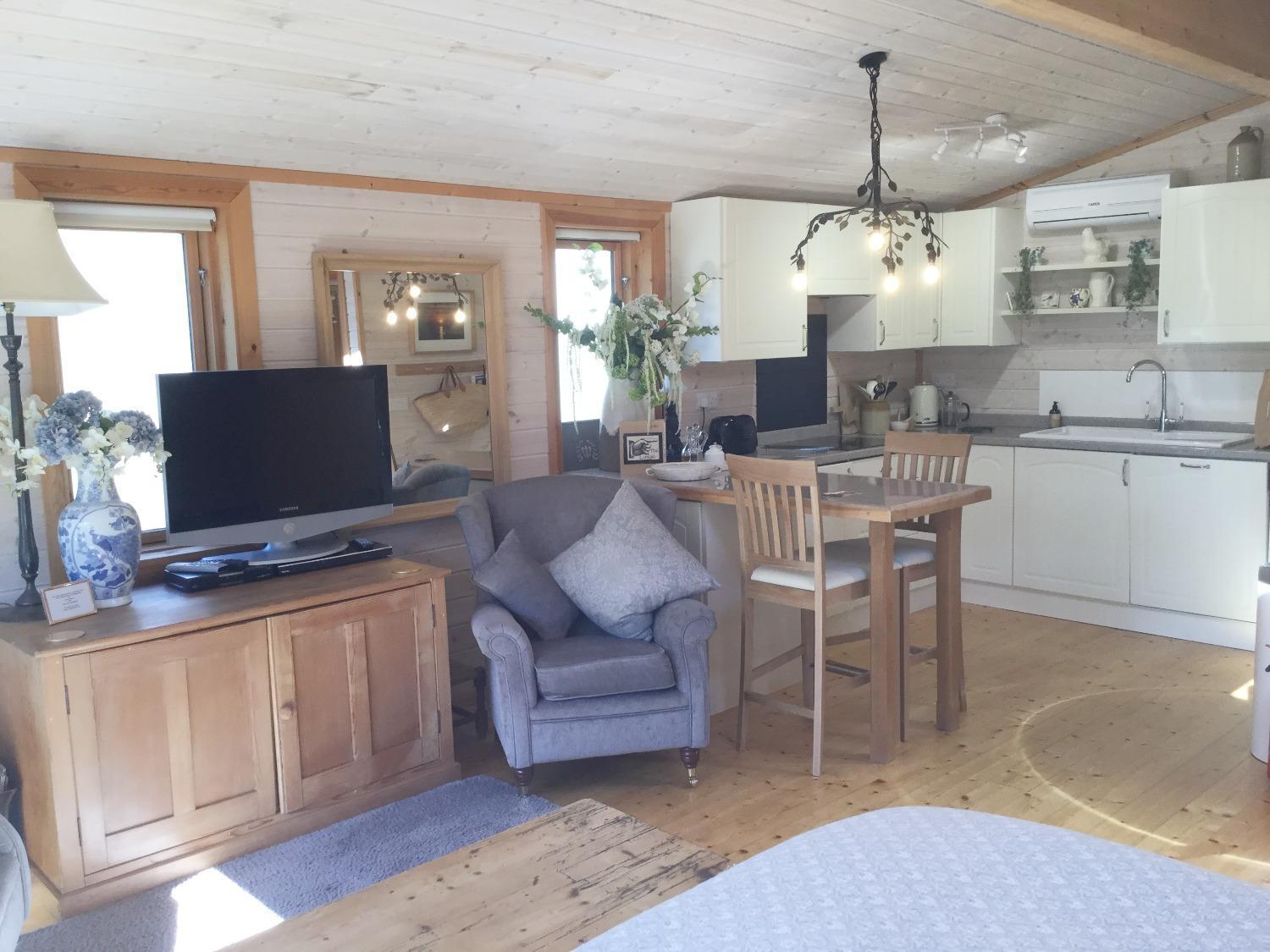 The Lodge - Luxury Lodge With Super King Size Bed, Kitchen & Shower Room Hurstpierpoint 외부 사진